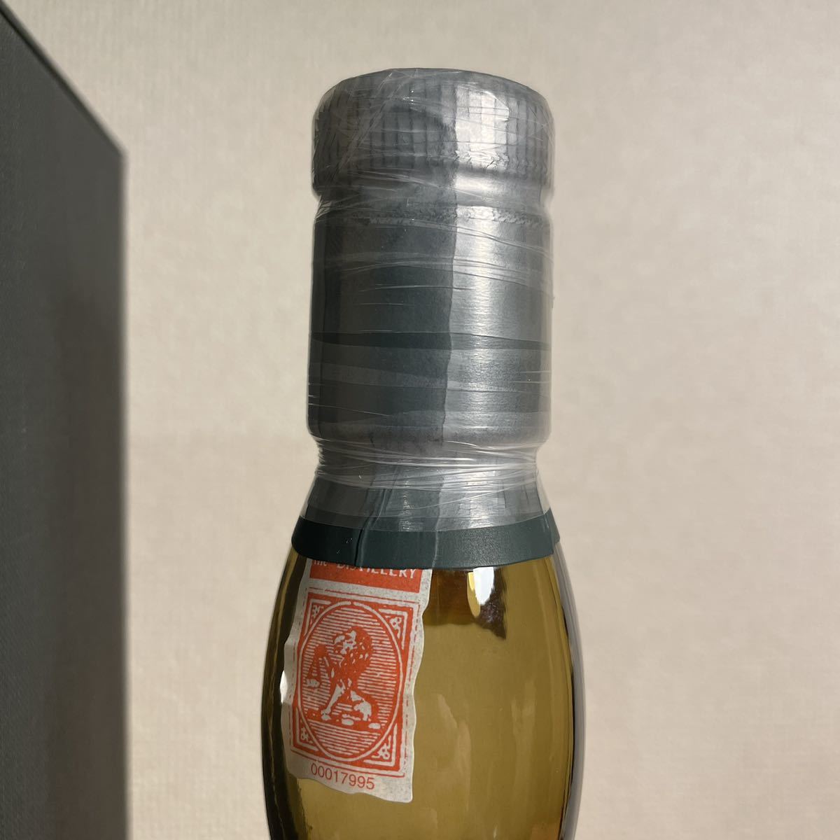 ラガヴーリン25年 LAGAVULIN 1977-2002 57.2% 箱付(アイラ)｜売買され  