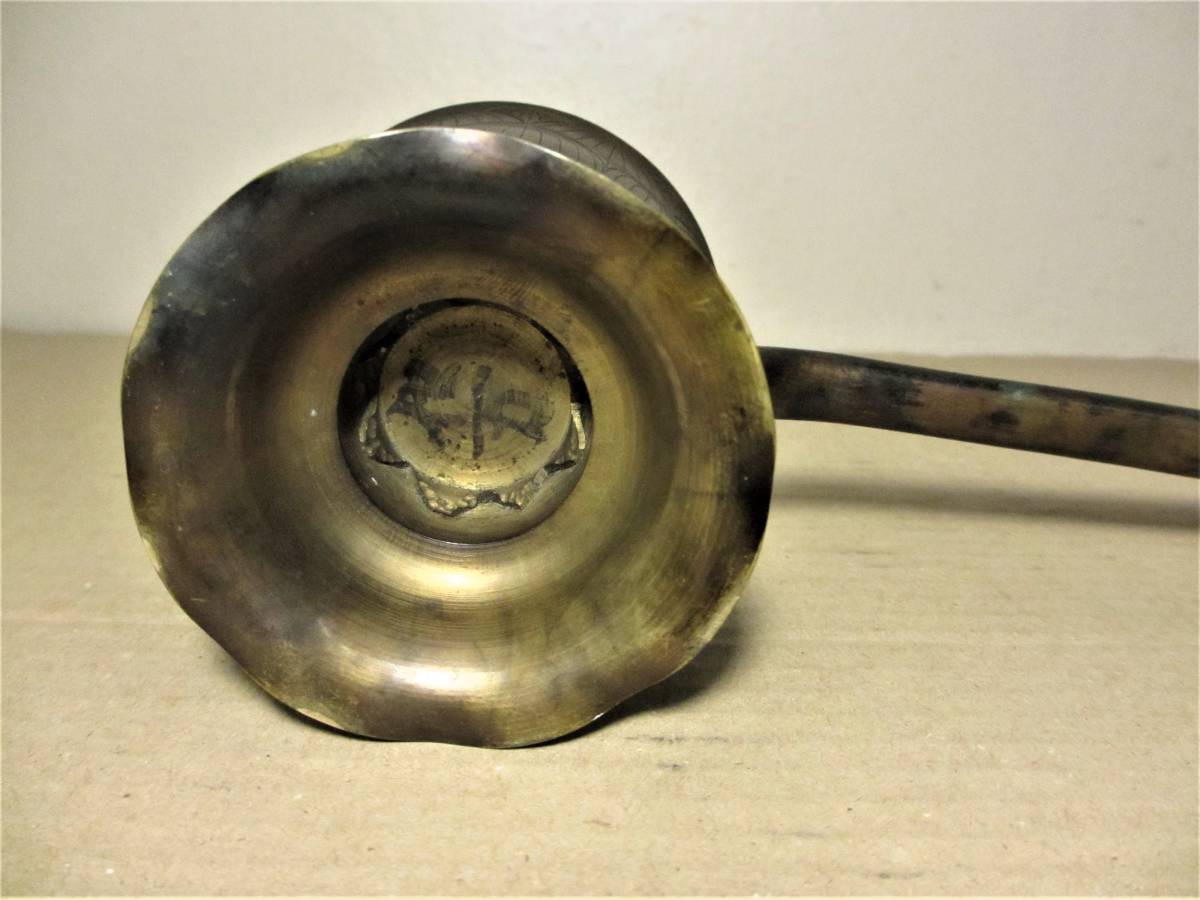 修縁堂】チベット密教 蓮の花の形の香炉を彫る 大きいサイズ 仏教法具