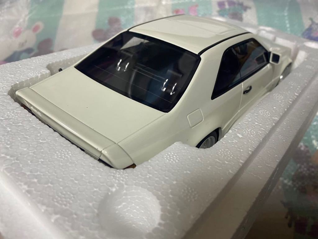 AMG ミニカー 1⁄18 (C124) メルセデスベンツ特注 0 OttOmobile 1/18 AMG ミニカー 1⁄18 (C124) メルセデスベンツ特注 0 OttOmobile 1/18