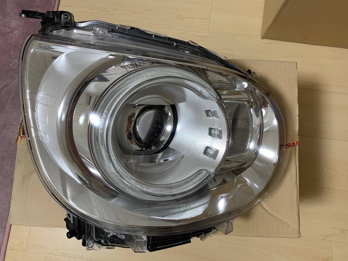 美品 ダイハツムーヴキャンバス 純正 LED ヘッドライト LA800S LA810S