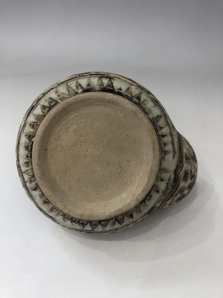 必見！至高の名品 中国美術品 宋代 磁州窯 黒釉刻纏枝花紋ケンディー
