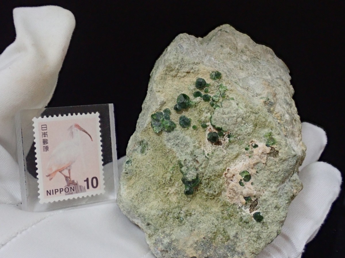 イラン産 デマントイドガーネット 翠柘榴石 灰鉄柘榴石 結晶 原石 標本