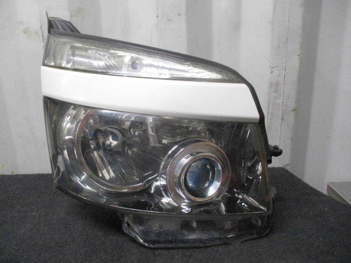 ☆ZRR70W VOXY HID 右ヘッドライト！☆