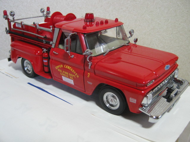1/18 シボレー C-20 消防車 1965 レッド SunStar製ミニカー 1/18