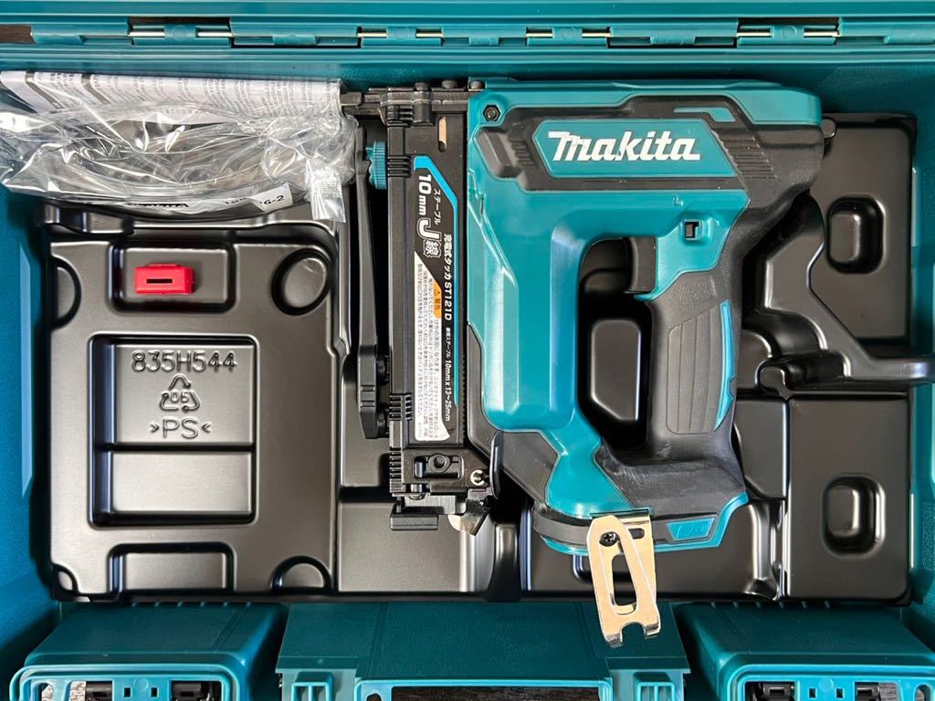 マキタ makita 充電式 タッカ ST121D ケース付き 中古 動作確認 マキタ makita 充電式 タッカ ST121D ケース付き 中古 動作確認