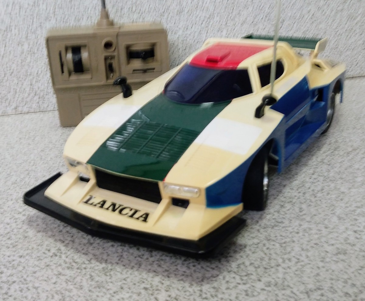 ■ビックサイズ ランチャストラトス 電動ラジコンカー！