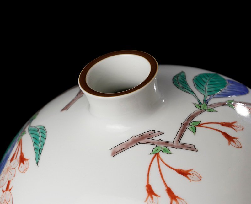 【古美味】十五代酒井田柿右衛門作 濁手 桜文 瓶 茶道具 保証品 W1Gs_5