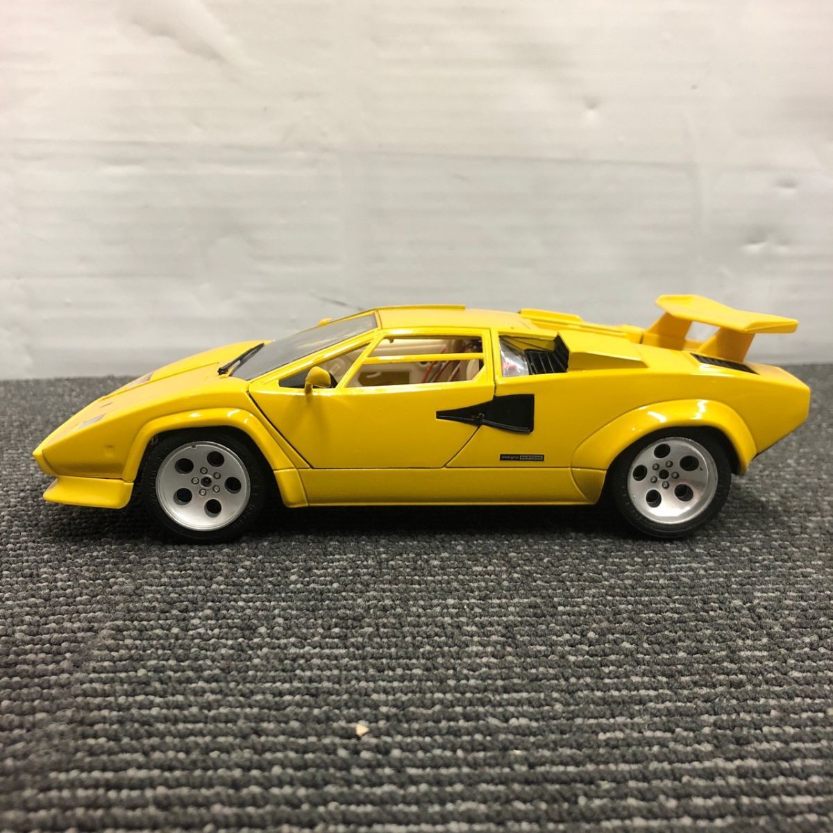 K505-O21-875 Bburago ブラーゴ 1/18 Lamborghini Countach 