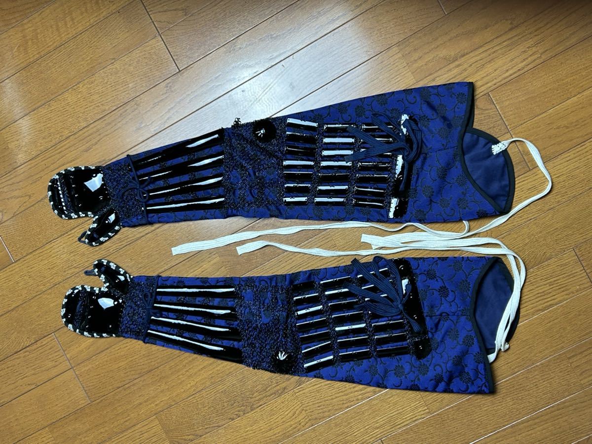 B7ー等身大甲冑部品【 黒艶塗 四本篠籠手 一対 ( 丸武産業製