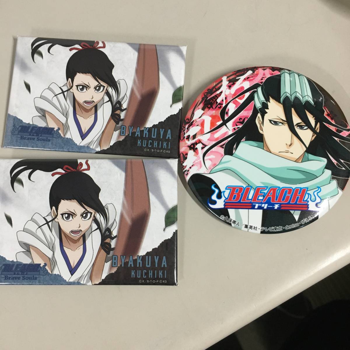 ○BLEACH ブリーチ 朽木白哉 Brave Souls スクエア 缶バッジ 2個 + ふ