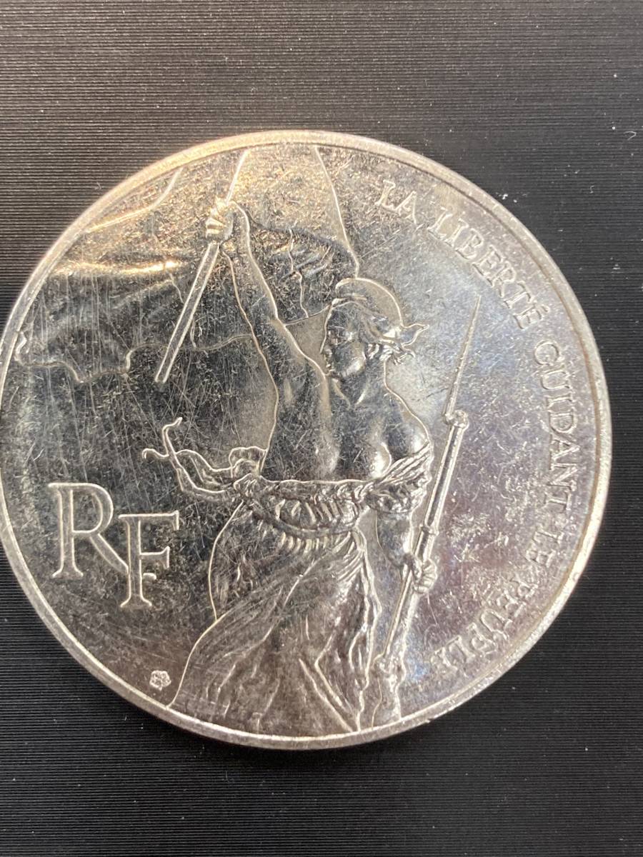 3558A 銀貨 フランス銀貨 1993年 LA LIBERTE GUIDANT LE PEUPLE ルーブル美術館 100フラン 2