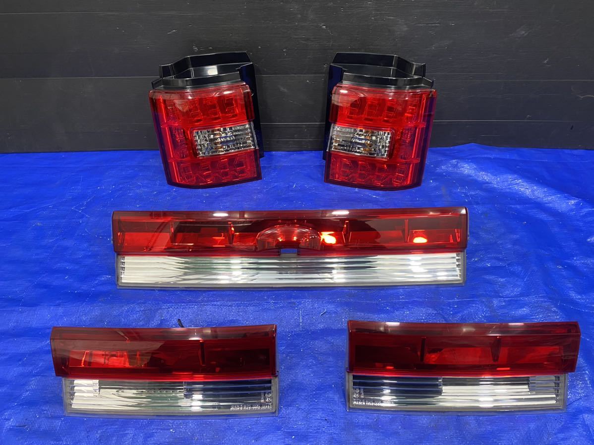 中古三菱デリカD5 CV5W 純正 テールライト テールランプ 左右セット