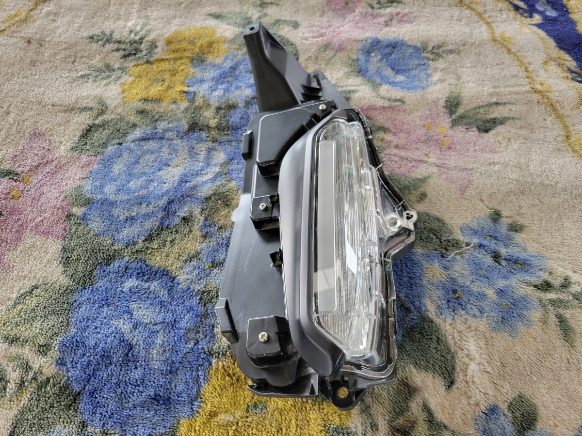 ヤリスクロス【MXPJ10】右デイタイムランニングランプ☆良品 