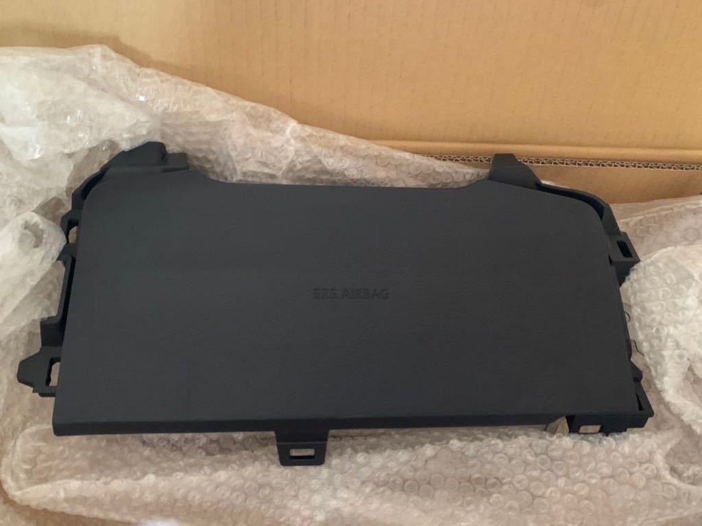 カローラクロス ZVG11 運転席側足元　エアバッグ　73900-16010-C0