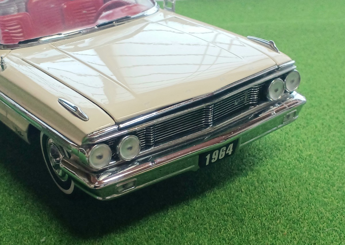 1/18 FORD GALAXIE 500 SUNSTER フォード 1964 サンスター