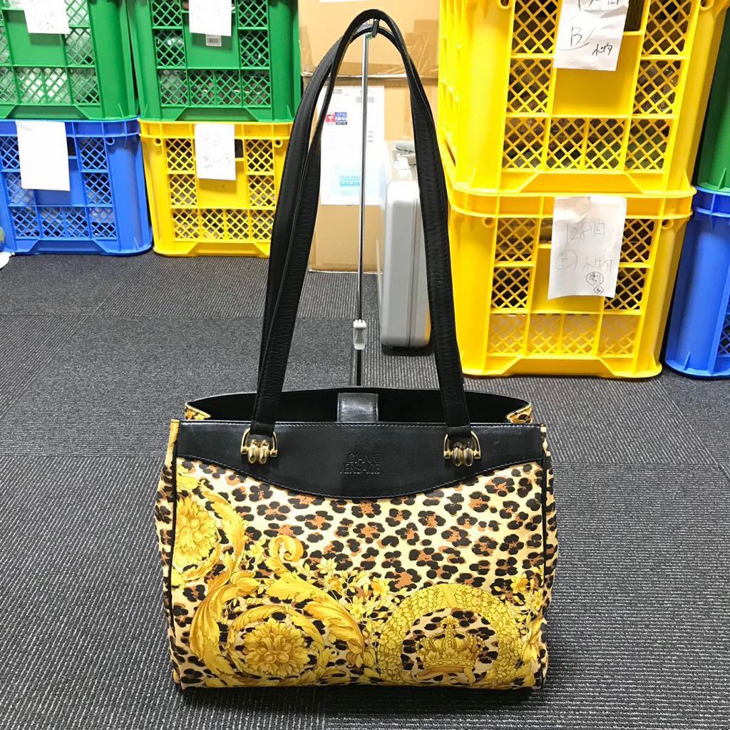 ヴェルサーチェ】本物 GIANNI VERSACE ショルダーバッグ バロック柄 