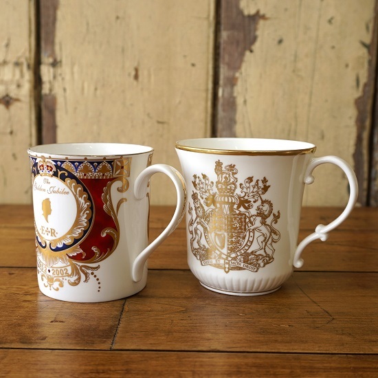 イギリス　ヴィンテージ　コロネーションマグ　マグカップ　エリザベス女王　ボーンチャイナ　２個セット　ロイヤルドルトン