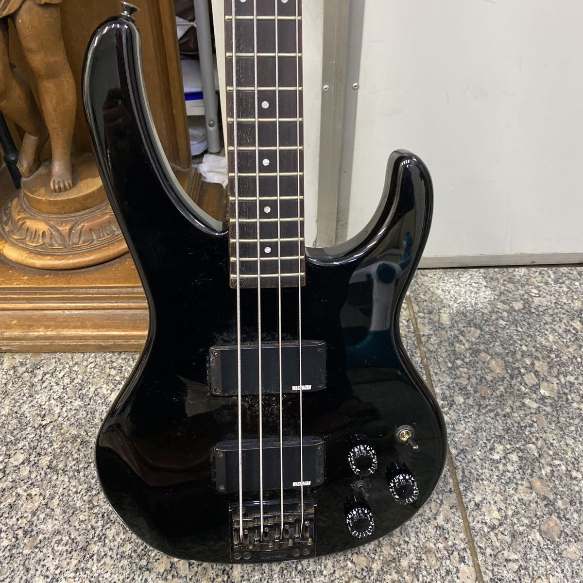 美品 Washburn ワッシュバーン B-2 エレキベース ブラック ケース付