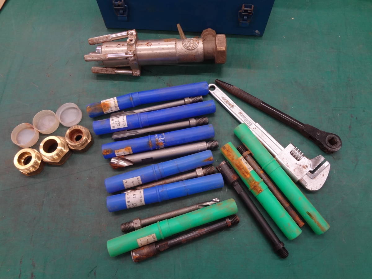 ■前澤給装 マエザワ 水道用穿孔機 手動型 水道工事 13-25 13~25mm用 管工事【3】