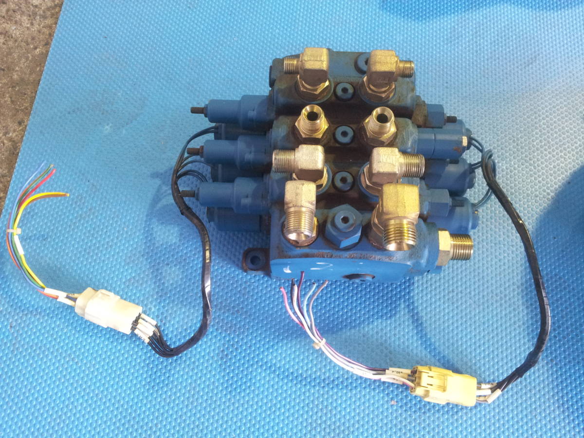 UCHIDA-REXROTH 積載車 電磁バルブ 3路 R5-7-12