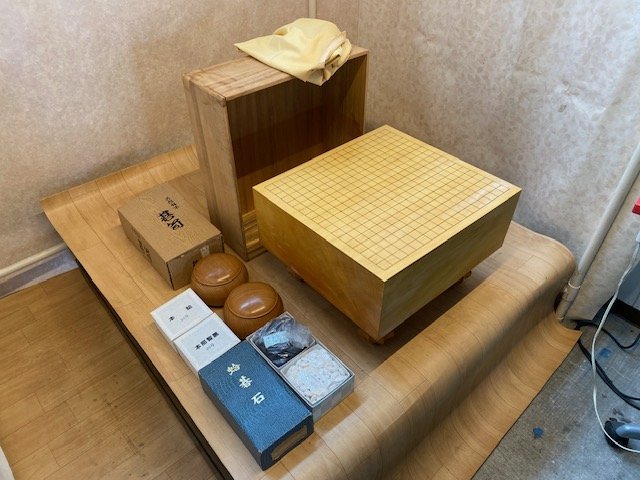 中古品】碁盤セット 蛤碁石・天然木碁筒・碁盤 ※匂い、劣化あり