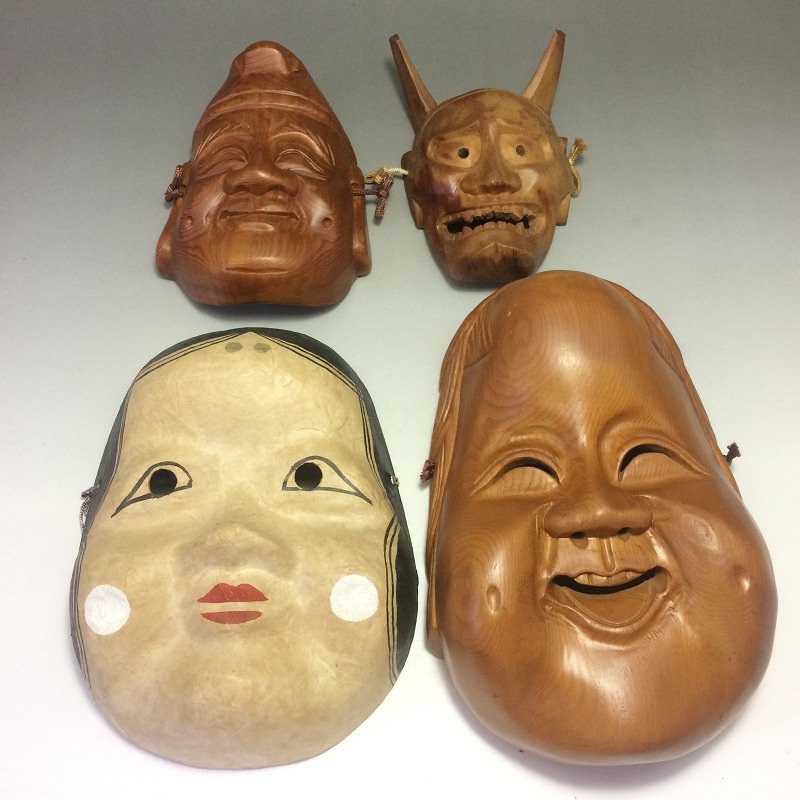 おかめのお面（木彫） ② 靠れる