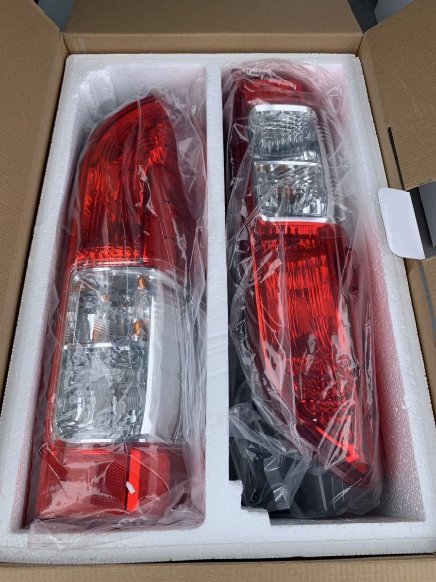 送料無料】【7型新車外し】200系ハイエース純正テールランプ 【公式通販】