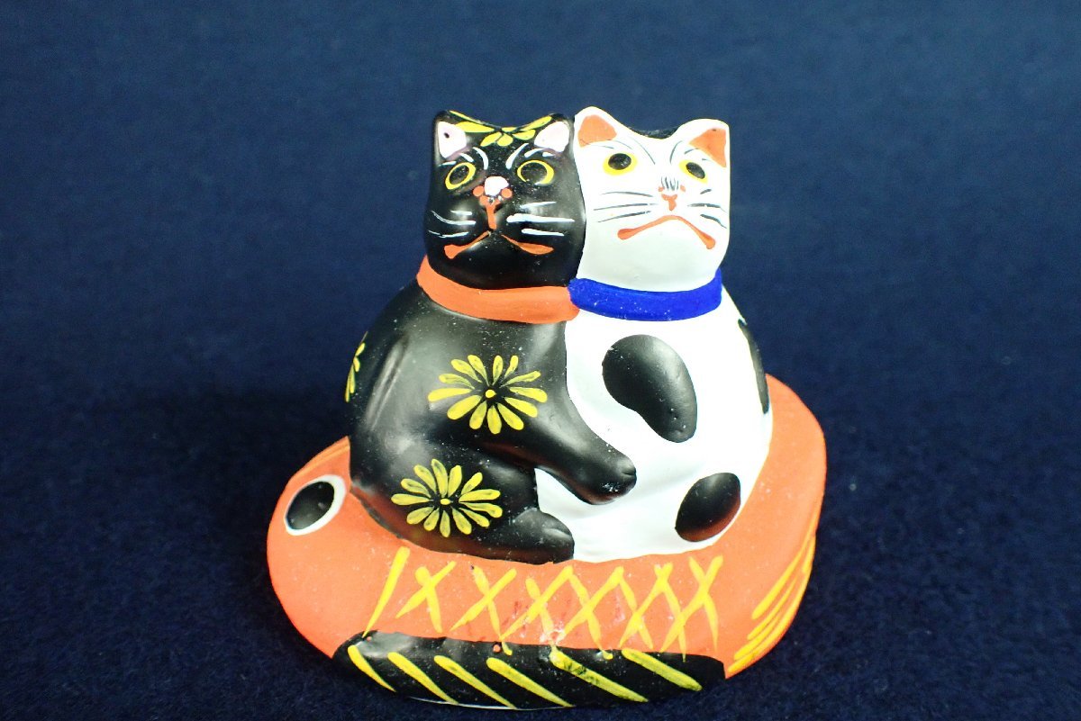 ★072541 招き猫 土人形 泥人形 色付 鯛 白猫 黒猫 堤人形 明彦 縁起物 置物 オブジェ アンティーク ★