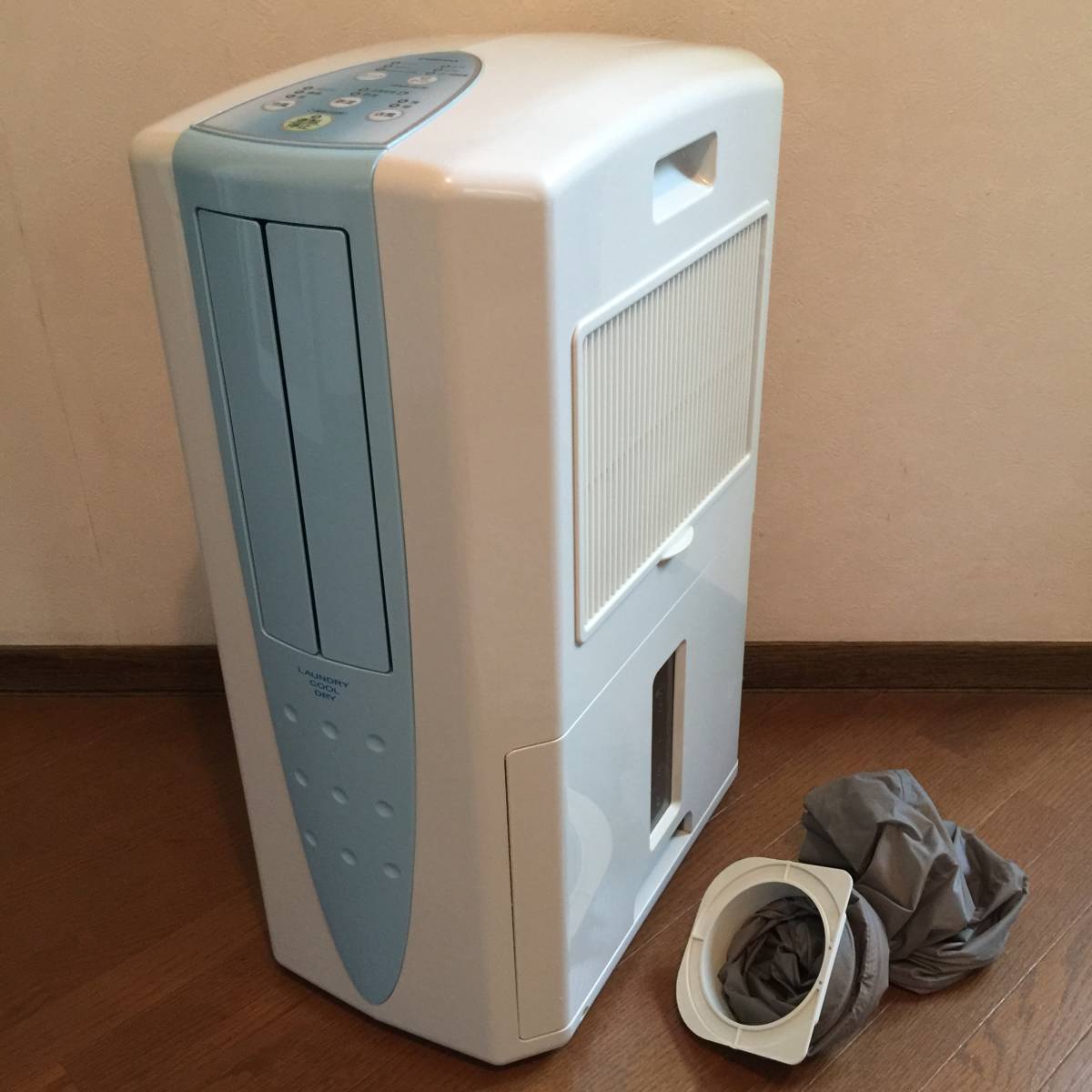 大得価，本物保証 CORONA コロナ 冷風衣類乾燥除湿機 CDM-1013 排熱ダクト付き 2013年製 現状品(床置型)｜売買されたオークション情報、yahooの商品情報をアーカイブ公開 - オークファン 床置型