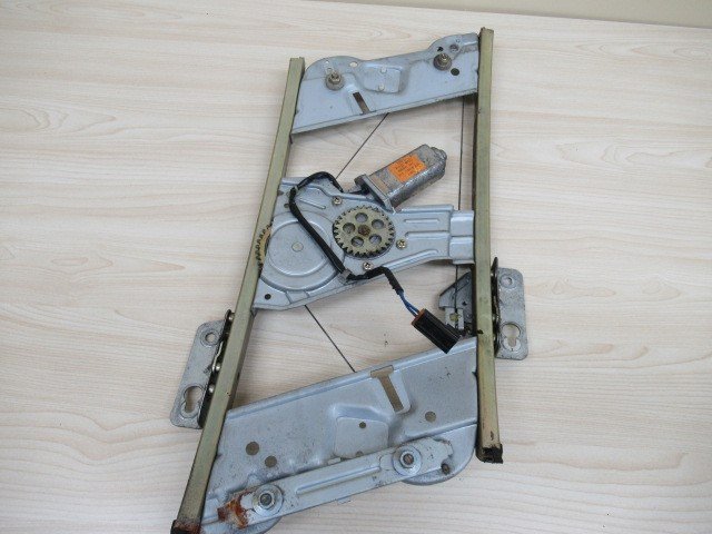 ｙｍ23-106　ニッサン　シルビア　Ｓ13　運転席側パワーウィンドウモーター