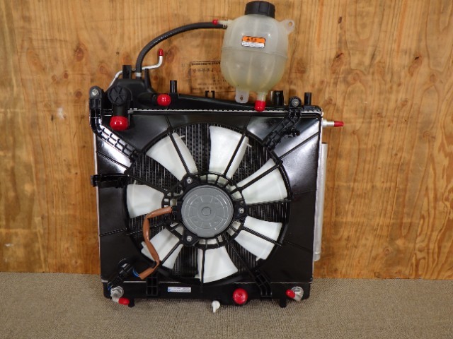 エヴリィ エヴリィワゴン AT HBD-DA17V DA17Vラジエーター 18ヶ月保証スズキ エブリィ 022579 98 DA17V エブリィ ラジエーターラジエター コンデンサー ラジエーター DA17V A⁄