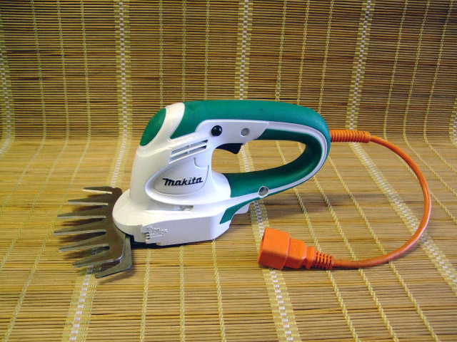 マキタ　160ｍｍ　芝生バリカン　MUM 1600　芝刈機　草刈機