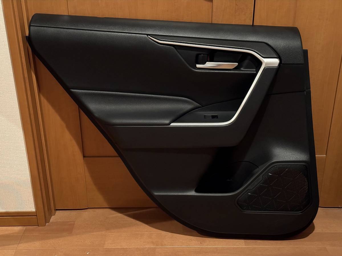 RAV4　50系　内張り　左リアドア　ドアトリム　中古美品