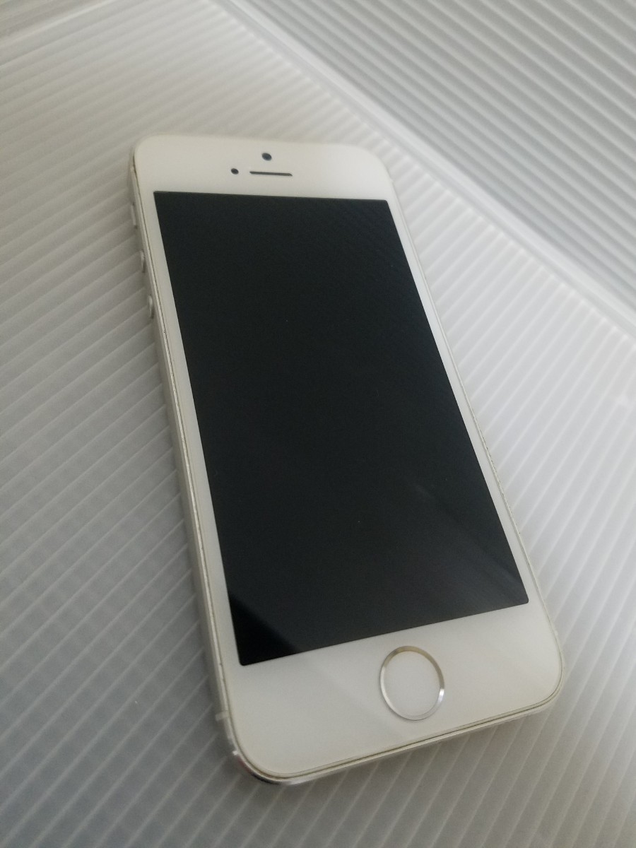 送料無料　中古品 iPhone5s A1453 64GB ドコモ　動作品　シルバー