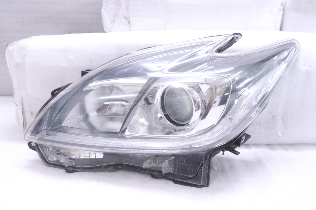 36-2766★後期 HID ZVW30 プリウス★左ヘッドライト KOITO 47-52 打刻:モ ユニット スモークメッキ 純正★トヨタ (UK)