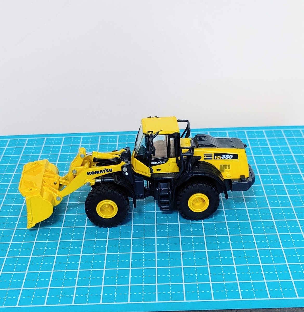 コマツオリジナルミニチュア(非売品) WA380-8 WHEEL LOADER ホイール 
