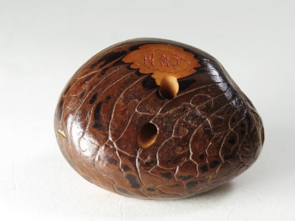 5423】明治時代 提げ物 果実 人物彫り 在銘 根付（初品・買取品） 堤
