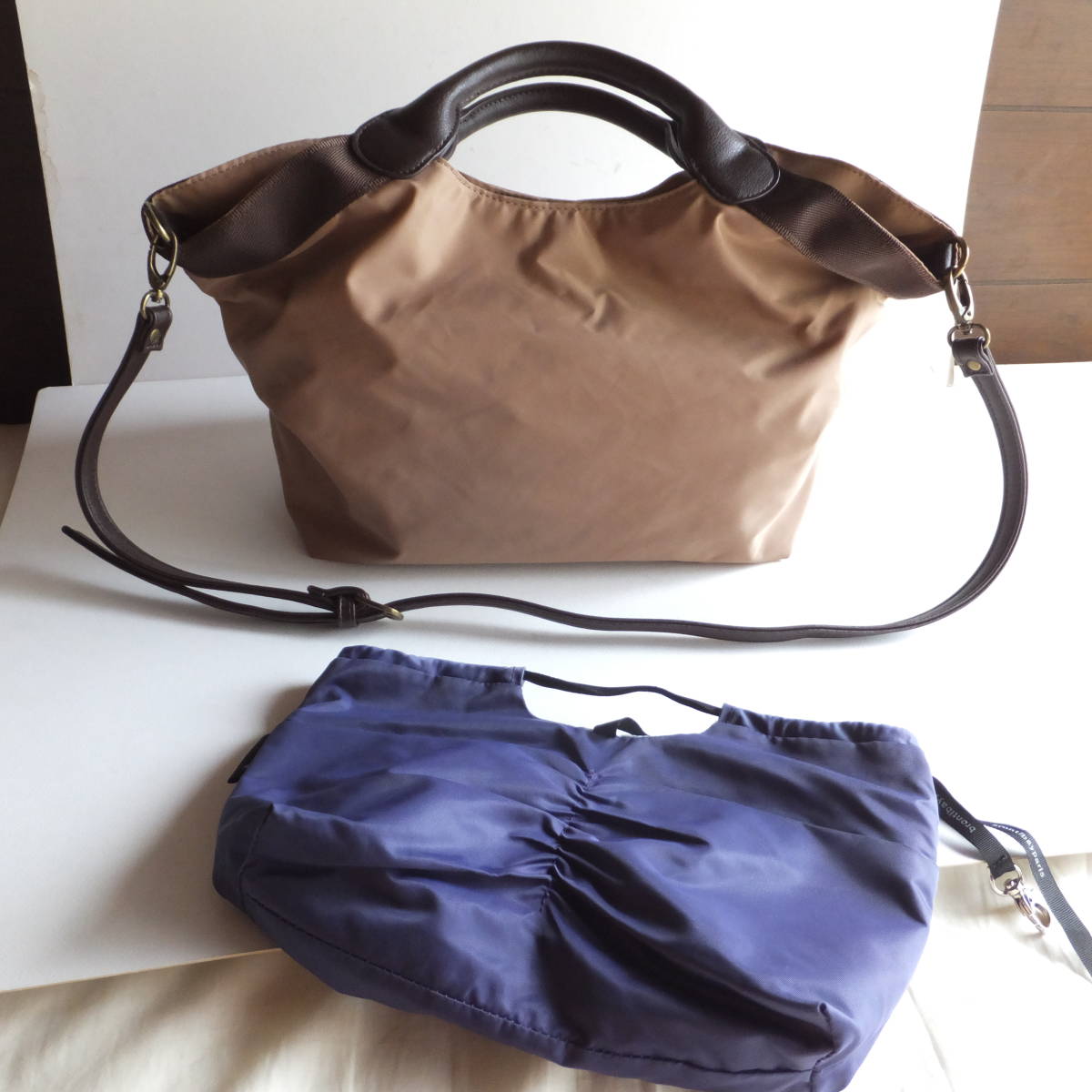 BRONTIBAY PARIS　ブロンティバイ　パリス　2way 斜め掛け　ショルダーバッグ（A4収納可）　トートバッグ　ポーチ付き