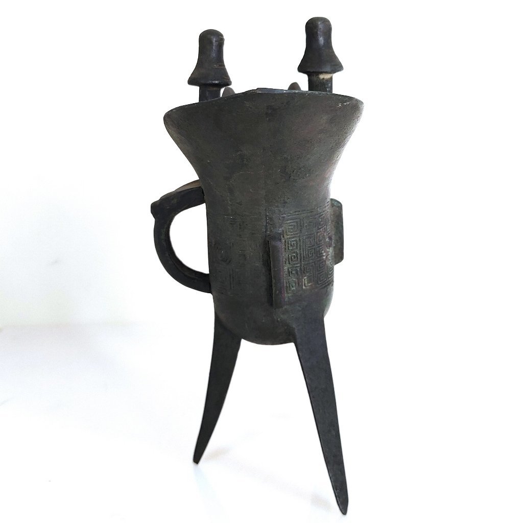 青銅器　三足　爵杯　酒器　中国美術　古玩　骨董 古銅 中国古美術 爵杯 三つ足 祭具 古玩 唐物 青銅 銅器 酒器 酒杯