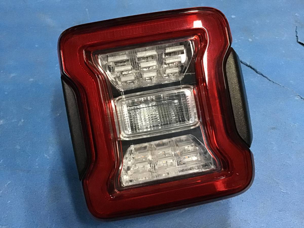 ジープ JEEP ラングラー JK 純正 テールランプ テールライト 左右