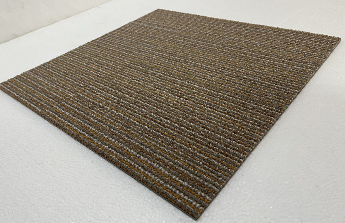 新品.未使用の高級なタイルカーペット　　　　　　　　(日本製) 50×50 45枚　カッコいいストライプ　100円スタート！maronD7-25