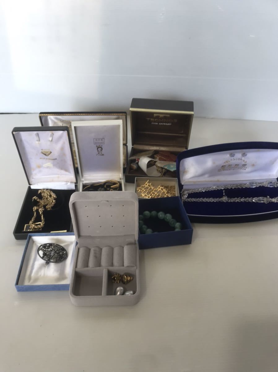 W*E様 アクセサリー大量まとめ イミテーション ジャンク　遺品整理　生前整理 AO【中古】イミテーションアクセサリーまとめ アクセサリー まとめ売り