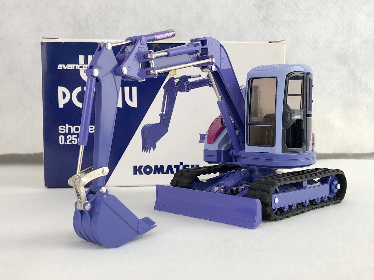 ☆未使用品☆ミニカー 1/30 KOMATU パワーショベル PC75UU avance