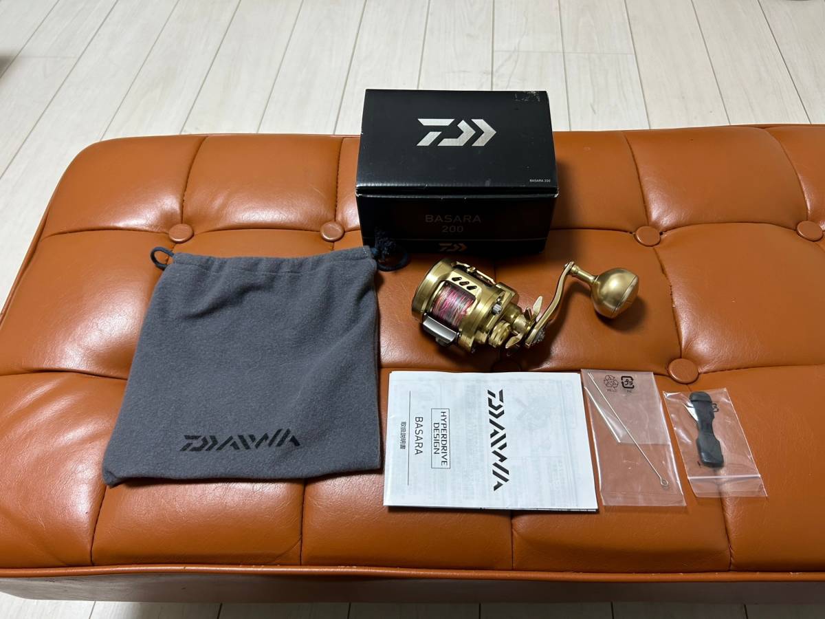 ダイワ 21バサラ 送料無料！美品！ダイワ 21 BASARA 200 右巻き【検
