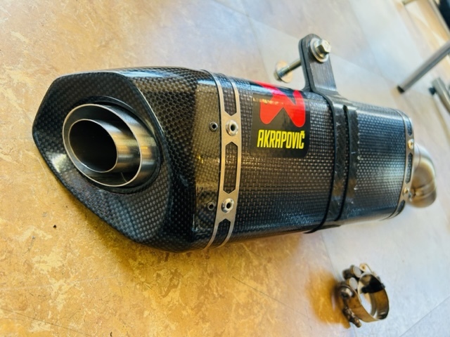 CBR250RR 17~20 MC51 アクラポビッチ製 カーボンスリップオン CBR250RR 17~20 MC51 アクラポビッチ製 カーボンスリップオン