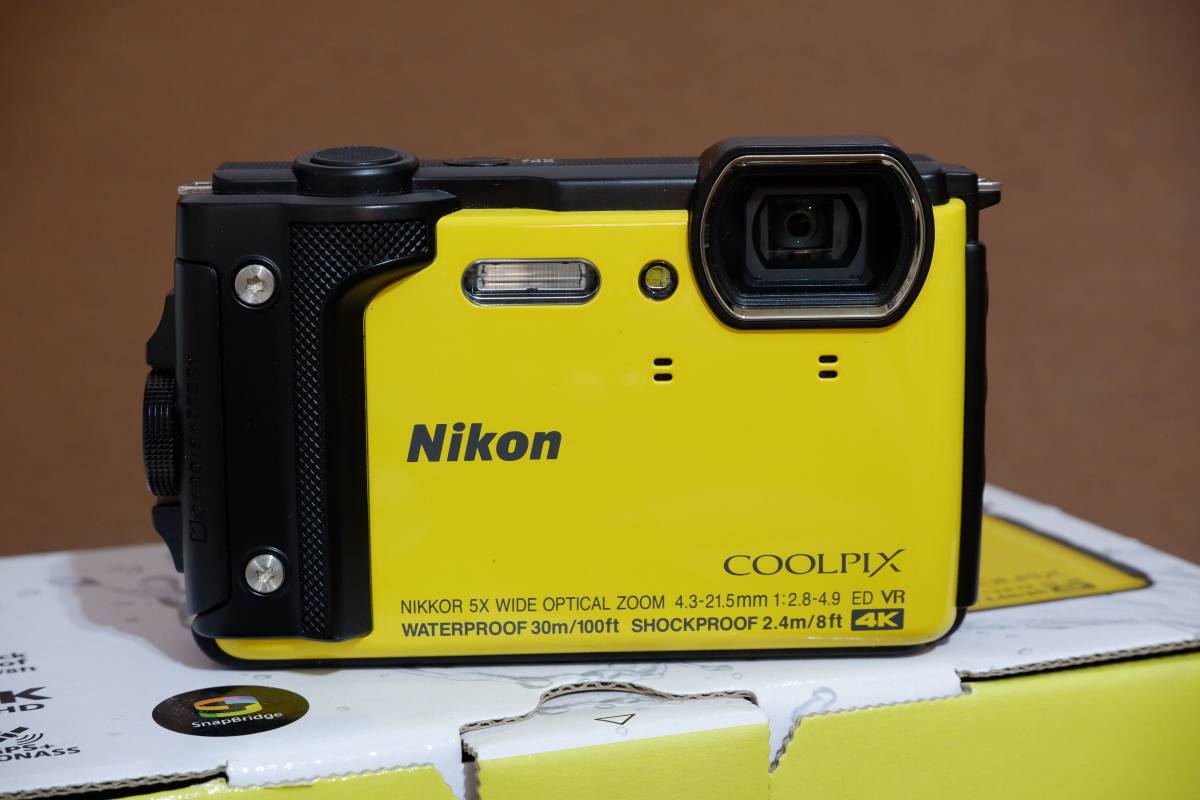 美品＊Nikon COOLPIX w300 NIKON W300 Nikonn 美品 シリコンジャケット 