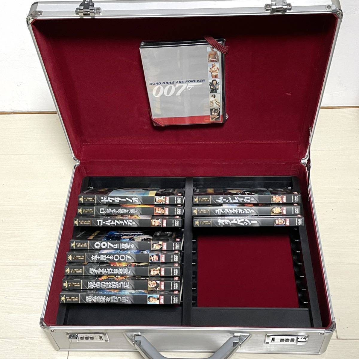 007 アルティメット・コレクションBOX DVDBOX 11作(9作品欠品) アタッシュケース付【10，000セット限定生産】(r537)