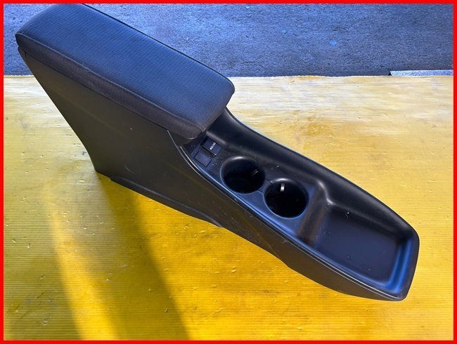 プリウス　ZVW50　センターコンソール　管理番号　4671