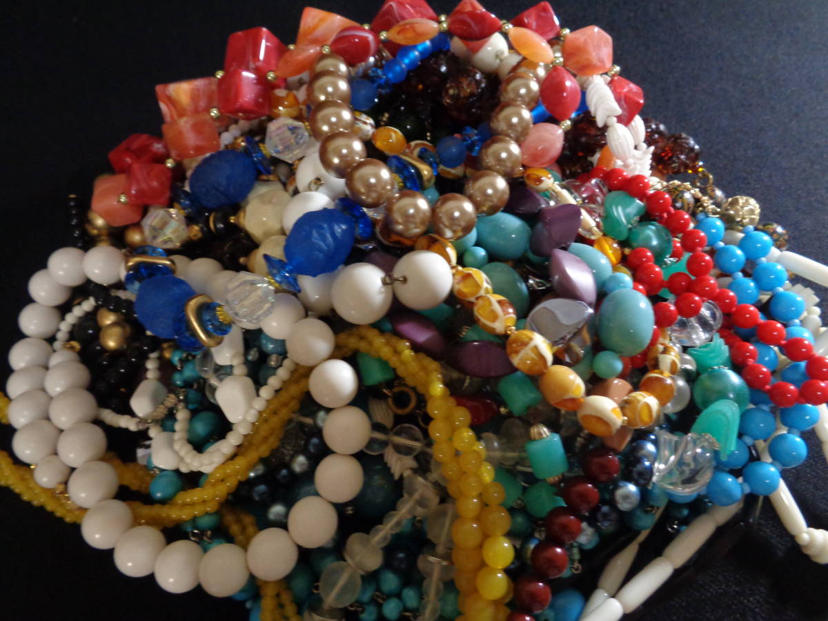 ＊100円～【お買得!!】FABRICE含 彩り鮮やか 大玉 小玉 カラービーズ使い デザイン色々 ネックレス 30点 大量セット フリマ等に＊M-11