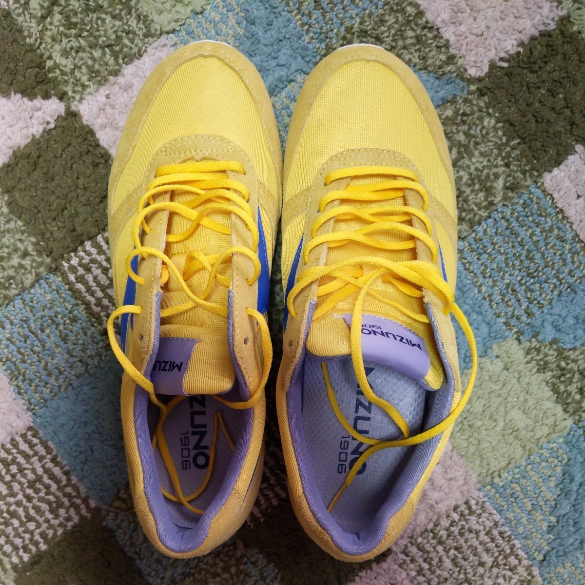 スニーカー　MIZUNO　２５センチ　イエロー